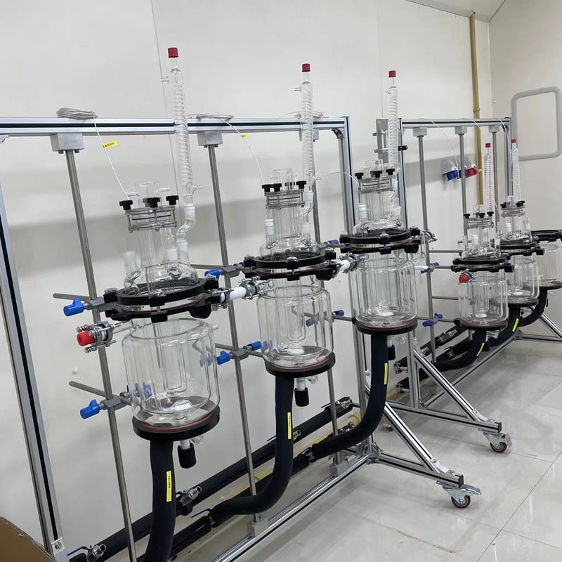 光氯化釜式連續(xù)反應裝置